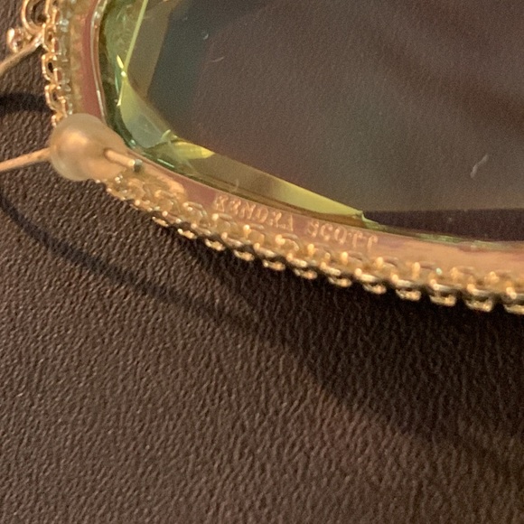 Kendra Scott Deily Iridescent Earrings - Picture 4 of 4